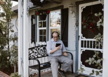 10 Heartfelt Long Distance Relationship Quotes to Keep the Love Alive